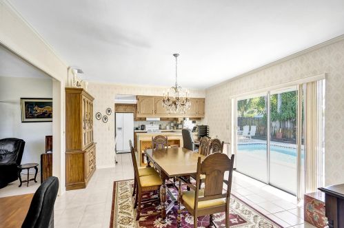 1360 27 Ave, Boynton Beach FL 33426-7828 exterior