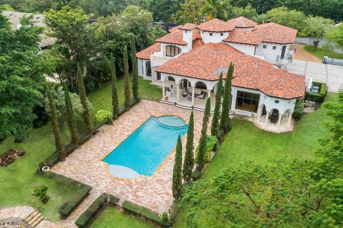 8060 Twin Lk Dr, Boca Raton FL 33496-1945 exterior