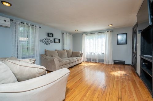 391 Massachusetts Ave, West Springfield MA 01089-2412 exterior