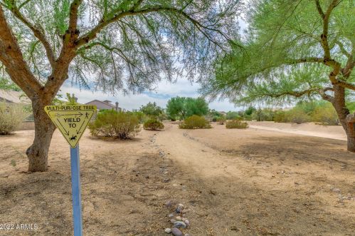 4564 Chisum Trl, Phoenix AZ  85050-8525 exterior