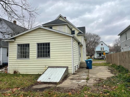 1517 Stockbridge Ave, Kalamazoo, MI 49001-7855