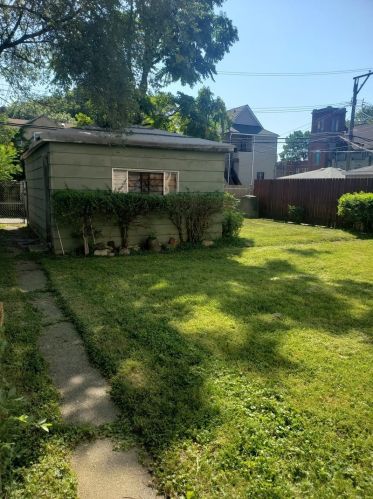 7409 Maryland Ave, Chicago, IL 60619-1921