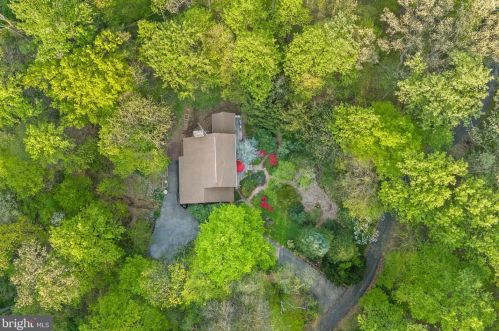 2420 Hill Camp Rd, Pottstown, PA 19465-8825