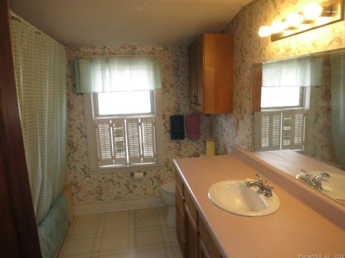 773 Bloomfield Ave, Windsor CT 06095-2812 exterior