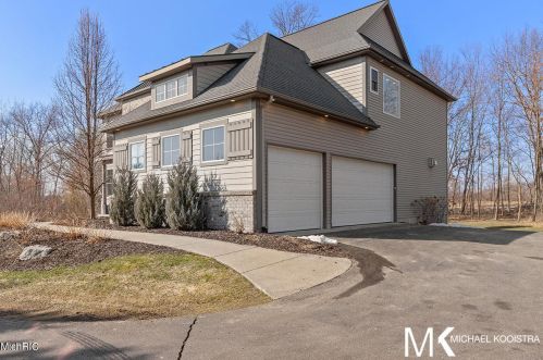 1860 Tall Pne Dr, Grand Rapids MI 49546-7923 exterior