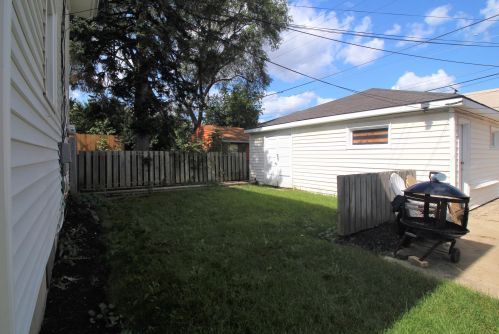 7406 Derby Pl, Milwaukee WI 53209-5841 exterior