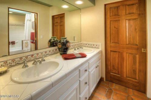 4820 Camino Escuela, Tucson AZ 85718-5914 exterior