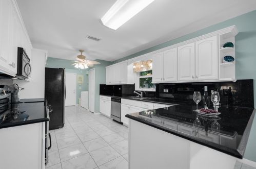 10427 Greentrail Dr, Boynton Beach FL 33436-4412 exterior