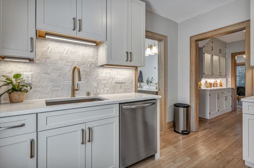 1411 Potter Ave, Milwaukee WI 53207-2115 exterior