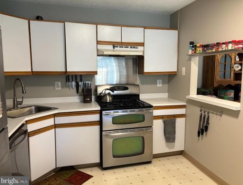 2 Aspen Ct, Trenton NJ  08619-4601 exterior