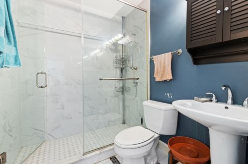 2673 Greenview Ave, Chicago IL 60614-1182 exterior