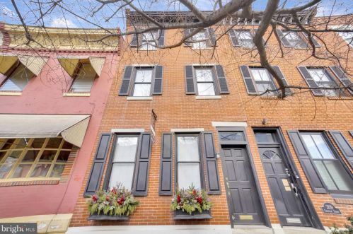 2211 Christian St, Philadelphia, PA 19146-1718