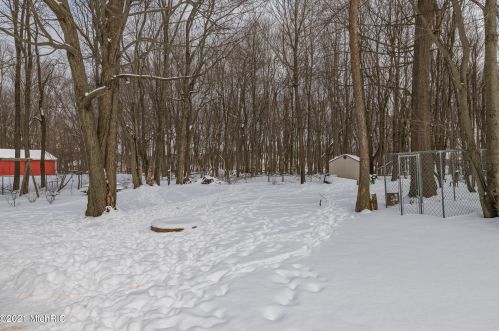 1360 Crooked Lk Dr, Kalamazoo MI 49009-8950 exterior