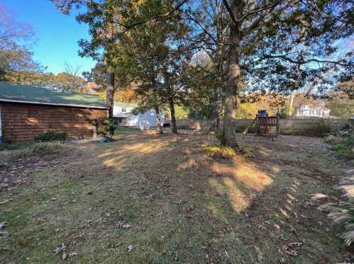 1040 Walnut Ave, Bohemia NY 11716-2176 exterior