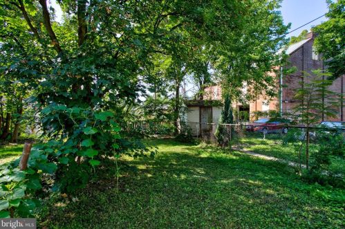 220 James St, Lancaster PA 17603-2810 exterior