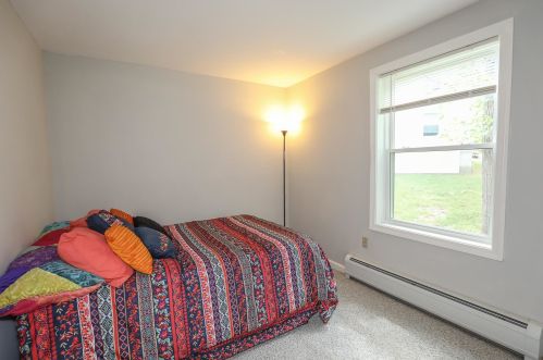 7 Whittaker Cir, Concord NH 03303-1589 exterior