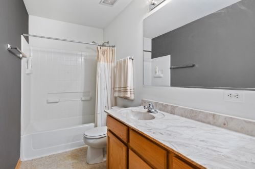 1015 Northside Dr, Joliet IL 60404-9516 exterior