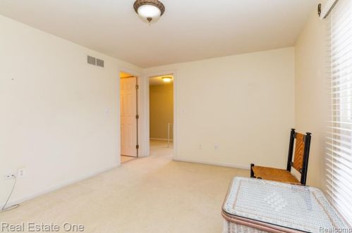 1439 Lantern Ln, Rochester MI 48306-4240 exterior