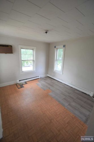 42 Palisade Ave, Outwater NJ  07026-3108 exterior