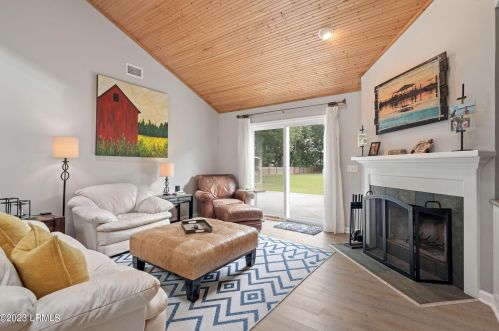 35 Grande Oaks Dr, Bluffton SC 29910-5502 exterior