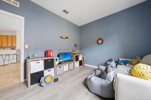 9956 Chadwick Dr, Fort Pierce FL 34987-2418 exterior