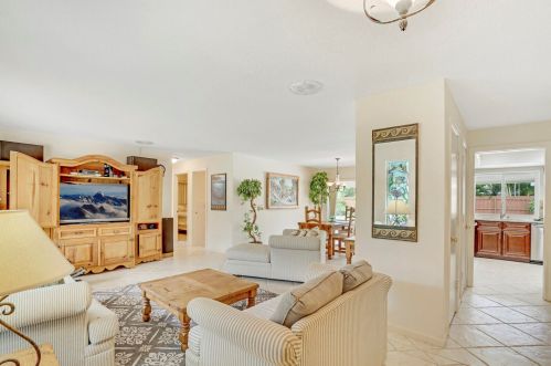 320 3 Ct, Boca Raton FL 33432-4032 exterior