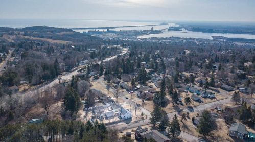 2033 Allegheny St, Duluth MN 55811-3208 exterior