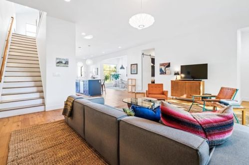 1911 Alegria Rd, Austin TX 78757-3219 exterior