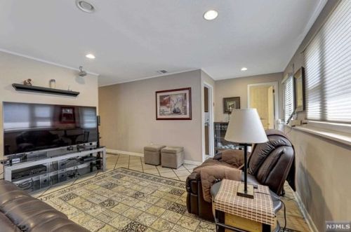 205 Larch Ave, Teaneck NJ 07666-2341 exterior