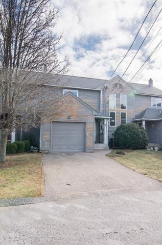 69 Nipmuc Trl, Providence, RI 02904-7761