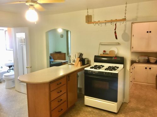 2460 Dousman St, Milwaukee, WI 53212-3040