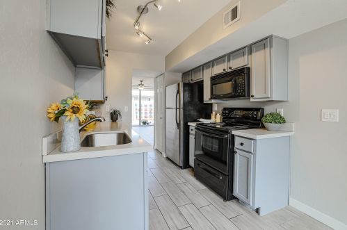 4646 11th Ave, Phoenix, AZ 85013-7605