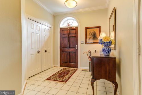 6254 Masefield Ct, Alexandria, VA 22304-3533