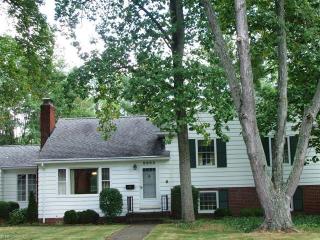 8983 Elm St, Cleveland OH  44137-1079 exterior