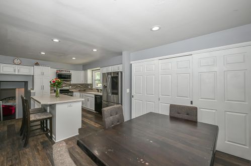 6037 22 St, Milwaukee WI 53233-1914 exterior