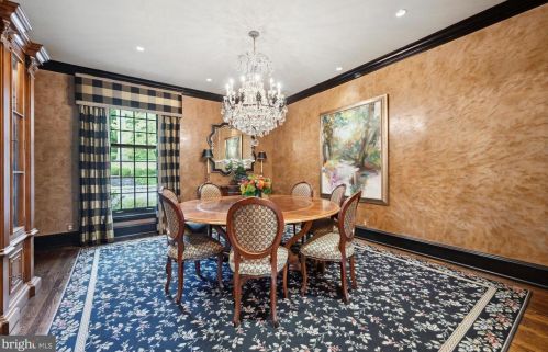 24 Lakewood Dr, Media PA 19063-1807 exterior