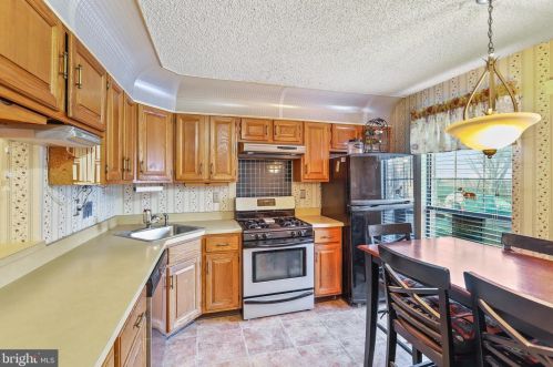 6 Arthur Pl, Trenton NJ  08648-4334 exterior