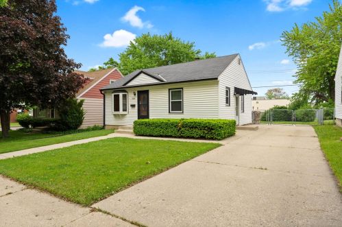 7366 Potomac Ave, Milwaukee, WI 53216-1946
