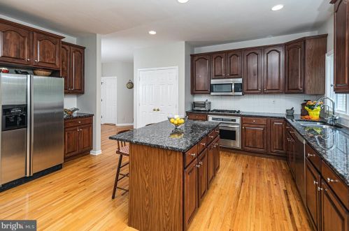 6 Stonewall Cir, Princeton NJ 08540-1442 exterior