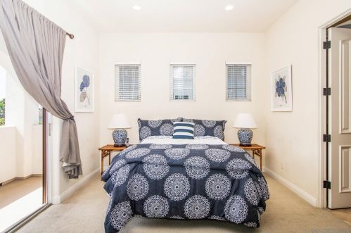 357 E Ave, San Diego CA  92118-1333 exterior