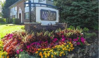 1913 73rd Ave, Portland OR  97213-6054 exterior