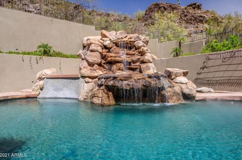 13841 Cyn Dr, Phoenix AZ 85016-2403 exterior