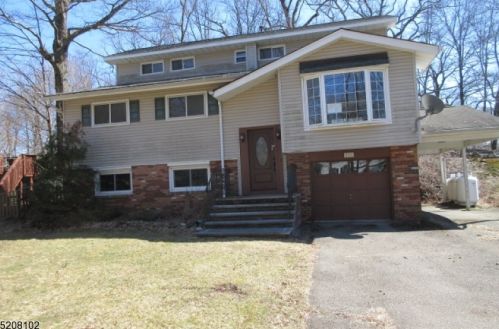 108 Evergreen Ave, Hopatcong, NJ 07843-1908
