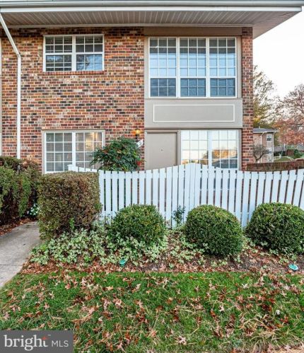 1943 Kennedy Dr, Mc Lean VA  22102-1920 exterior