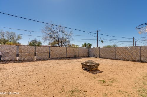 3610 32 St, Tucson AZ 85711-6830 exterior