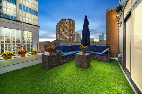 1630 Pr Ave, Chicago IL 60653-3207 exterior