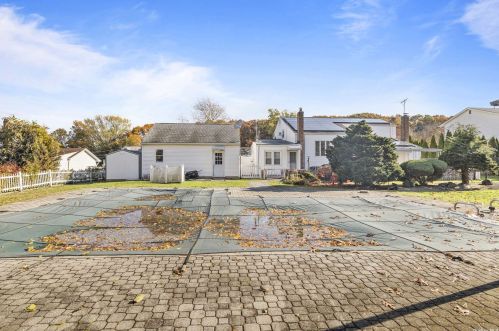 76 Grissom Way, Hauppauge NY 11788-4416 exterior