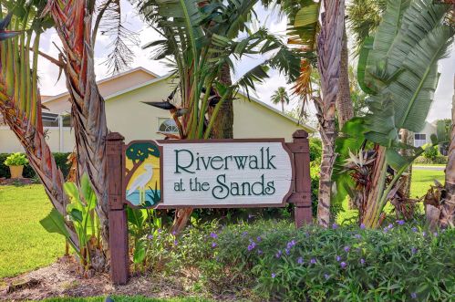 208 River Walk, Fort Pierce FL 34949-8887 exterior