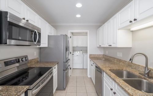 5308 Brookemonte Cir, Rochester MI 48306-5013 exterior