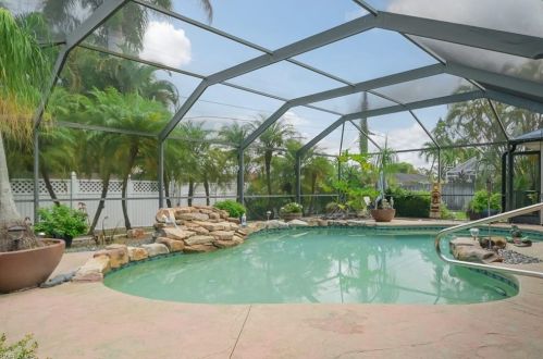 805 97 Ave, Naples FL 34108-2284 exterior